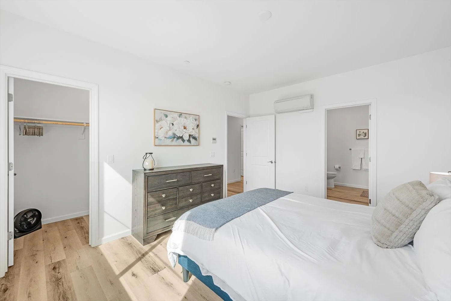 The Silvergate photo 3